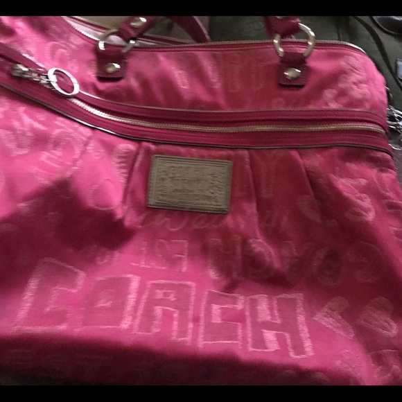 Large coach tote with matching wristlet - Picture 2 of 7